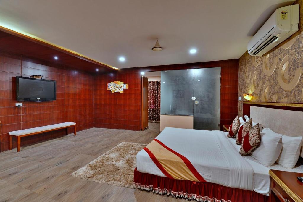 Hotel Silver Oak บิลาสปูร์ ภายนอก รูปภาพ